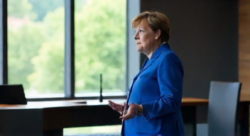 Ich bin Angela Merkel und diskutiere über die politischen Implikationen (9/10)